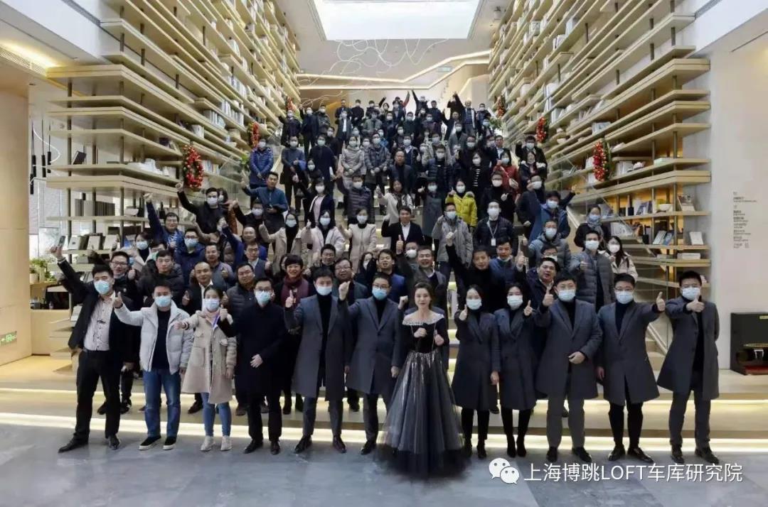 德阳全国一百多人在华侨城汉口道6号参观研讨LOFT专利车库技术！